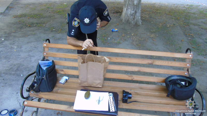 В центрі Херсону виявили підозрілий предмет, схожий на гранату